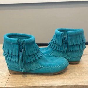 Minnetonka Double Fringe Side Zip Boot (Girls)